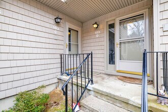 103 Fiddler Green Rd in Stratford, CT - Building Photo - Building Photo