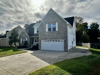 587 Winding Bluff Way in Clarksville, TN - Building Photo - Building Photo