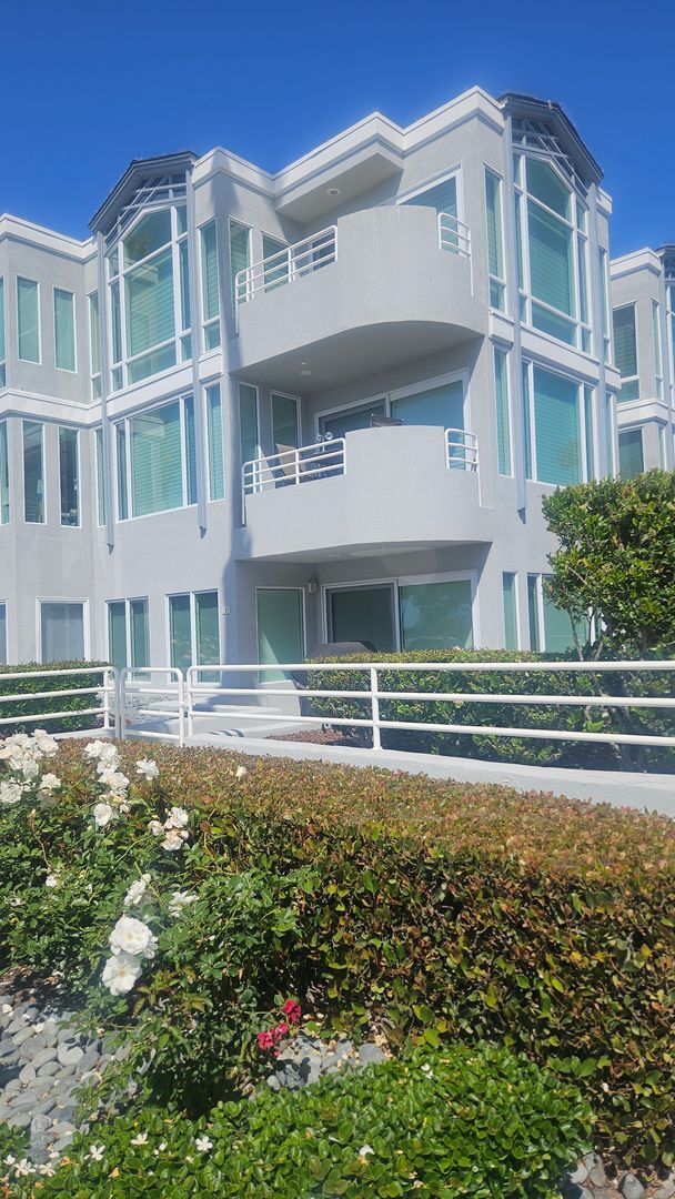2120 Vallecitos in San Diego, CA - Building Photo - Building Photo