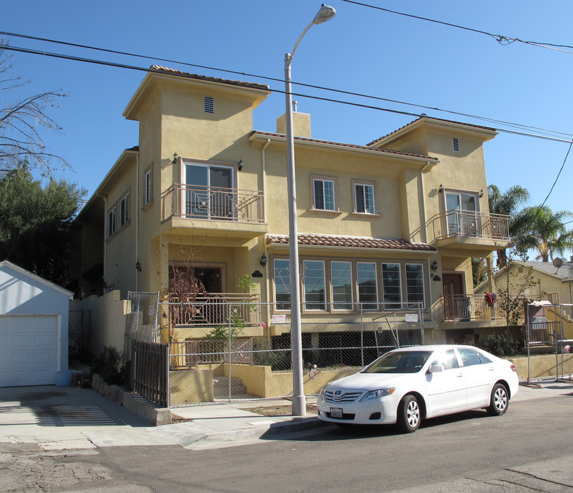 Fernglen Townhomes in Tujunga, CA - Building Photo