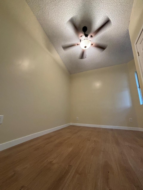 526 W 49th St in Los Angeles, CA - Foto de edificio - Building Photo