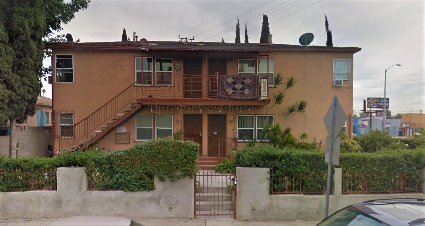 1516 S Mansfield Ave in Los Angeles, CA - Building Photo