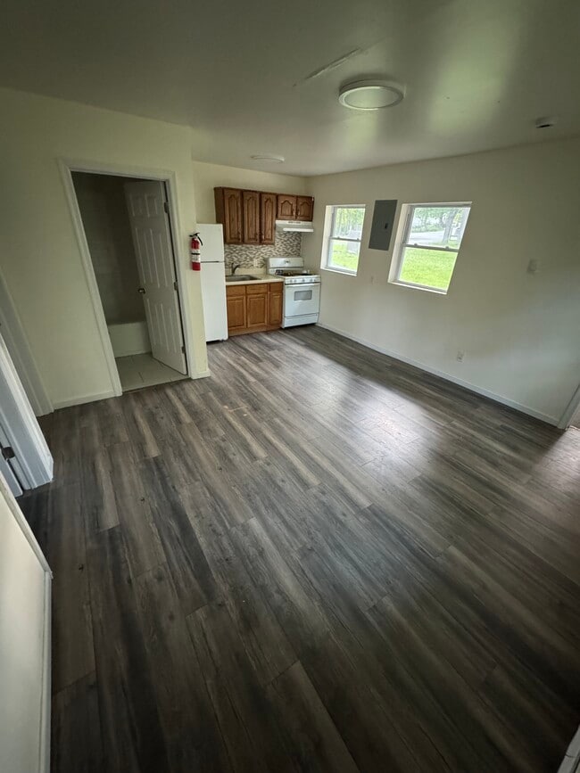 27 Hillside Ave, Unit 8 in Monticello, NY - Building Photo - Building Photo