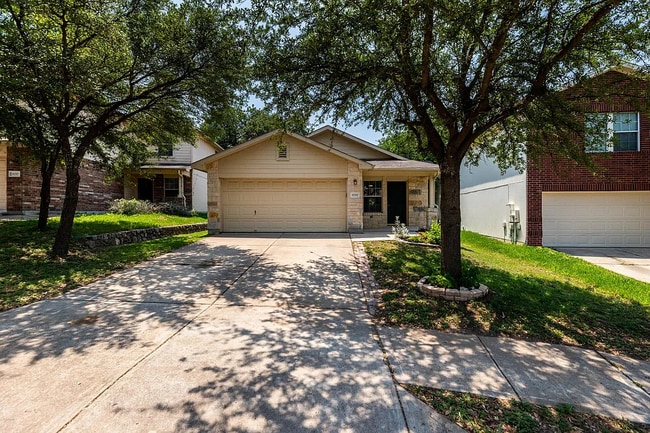 8719 Davis Oaks Trl in Austin, TX - Foto de edificio - Building Photo