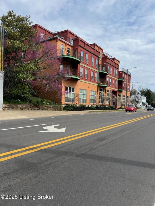 2411 Brownsboro Rd in Louisville, KY - Building Photo