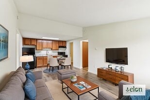 Cambridge Commons in Indianapolis, IN - Building Photo