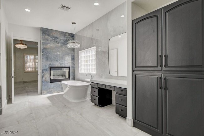 property at 2132 Lookout Point Cir