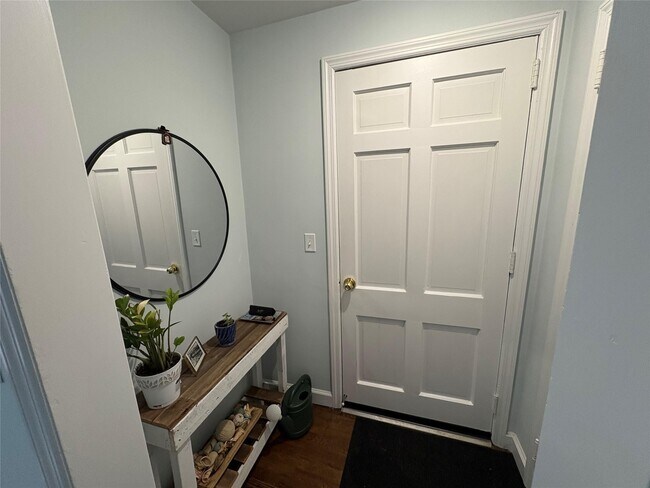 16 Raymond St in Glen Cove, NY - Building Photo - Building Photo