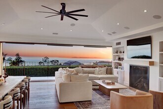 4 S Vista De La Luna in Laguna Beach, CA - Building Photo - Building Photo