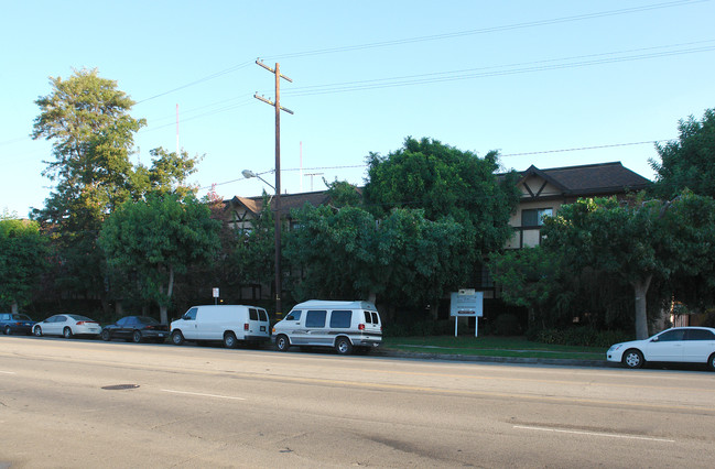 Village Garden in North Hollywood, CA - Building Photo - Building Photo