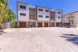 3925 NE 171 St in Miami, FL - Building Photo - Building Photo