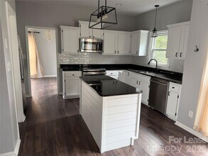 8605 Tamarron Dr in Charlotte, NC - Building Photo - Building Photo