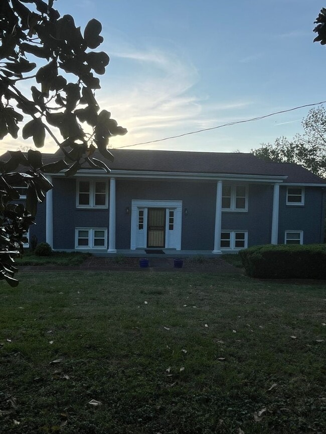 951 Windrowe Dr in Nashville, TN - Building Photo - Building Photo