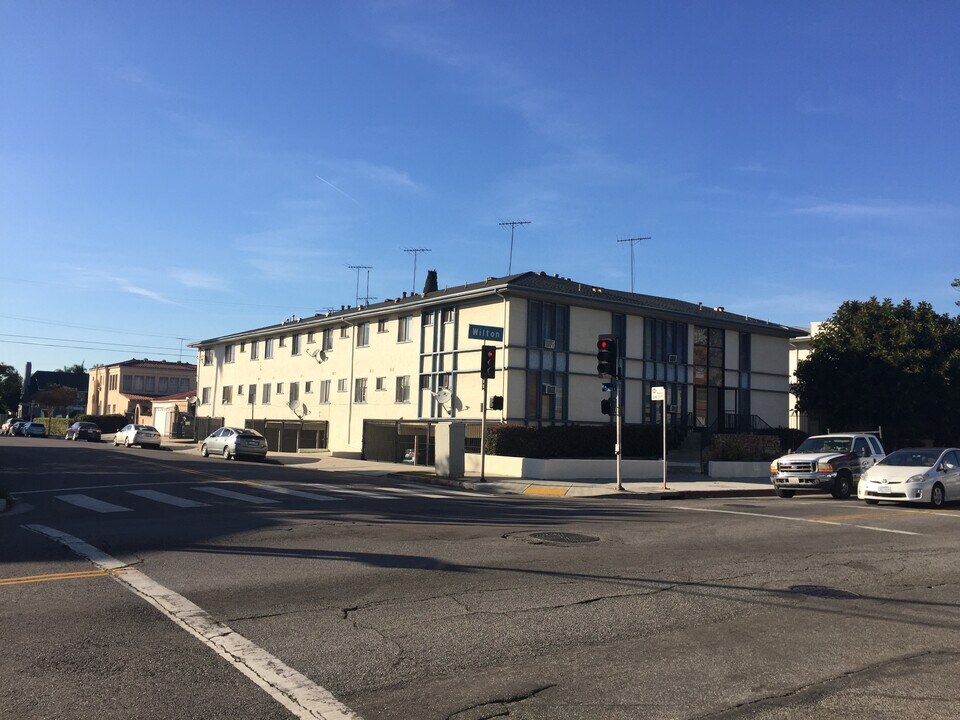 871 S Wilton Pl, Unit 16 in Los Angeles, CA - Building Photo