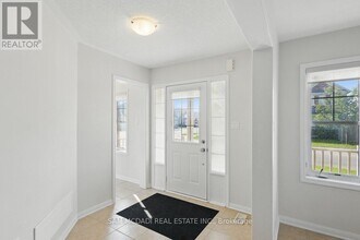 2 Giltspur Rd in Brampton, ON - Building Photo - Building Photo