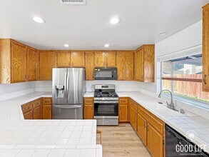 602 Maybritt Cir in San Marcos, CA - Building Photo - Building Photo