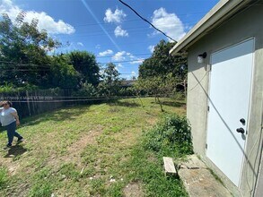 10470 SW 172nd St in Miami, FL - Building Photo - Building Photo