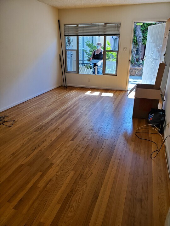 7150 W 85th St in Los Angeles, CA - Building Photo
