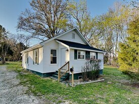 113 Kingsway Dr in Mooresville, NC - Building Photo