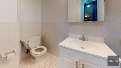 218 E 85th St in New York, NY - Building Photo - Building Photo