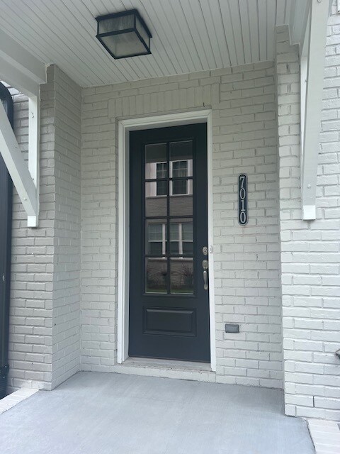 7010 Westside Cir in Nashville, TN - Building Photo