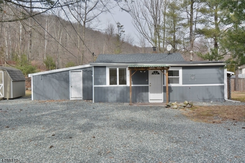 1793 Union Valley Rd in West Milford, NJ - Building Photo
