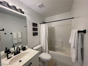 5226 SW 17th Pl in Cape Coral, FL - Foto de edificio - Building Photo