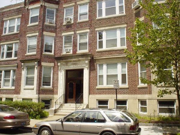 21 Gibbs St, Unit 2 in Brookline, MA - Building Photo