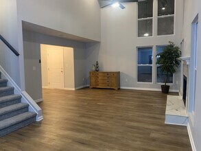 924 Chapman Cir in Stone Mountain, GA - Building Photo - Building Photo