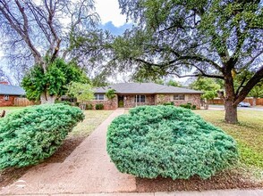 2325 Brookhollow Dr in Abilene, TX - Building Photo - Building Photo