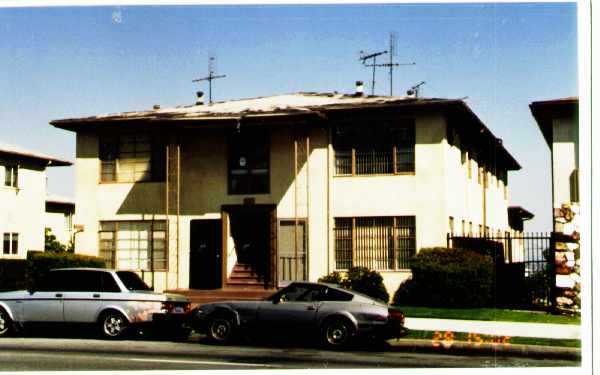 5912-5914 Overhill Dr in Windsor Hills, CA - Foto de edificio