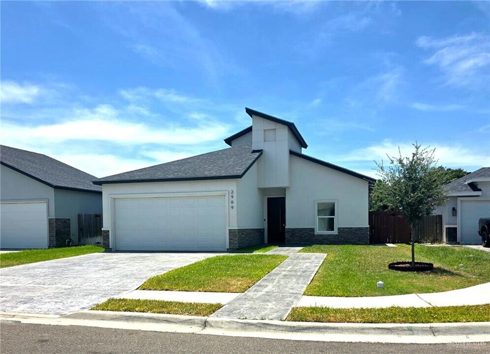 2909 N 36th St in McAllen, TX - Building Photo