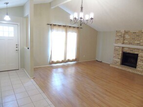 11108 Applewood Dr in Austin, TX - Building Photo - Building Photo