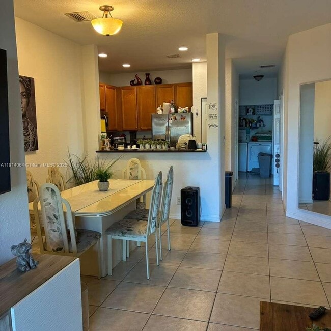 9133 Pershore Pl in Tamarac, FL - Building Photo - Building Photo