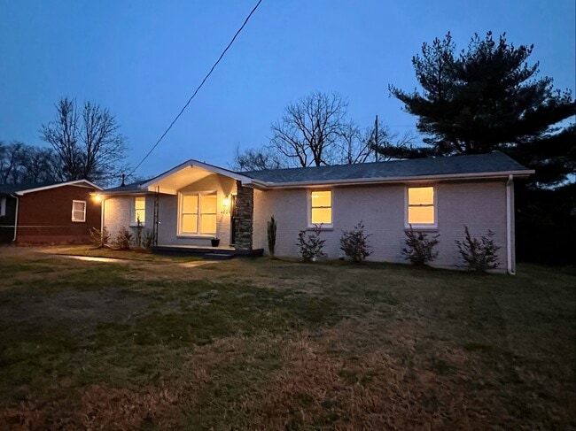 4020 Ames Dr in Nashville, TN - Foto de edificio - Building Photo