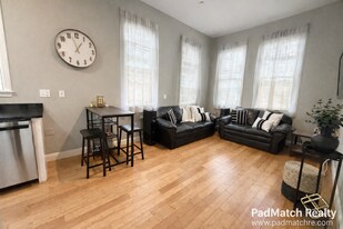 195 W 3rd St in Boston, MA - Building Photo