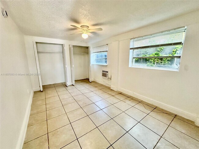 2306 NW Flagler Terrace in Miami, FL - Building Photo - Building Photo