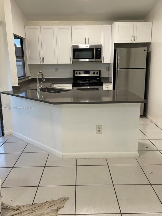 3200 San Remo Cir in Homestead, FL - Building Photo