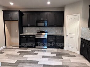 729 E Brown St in Cleburne, TX - Building Photo - Building Photo