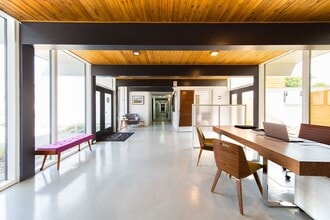 Metro Apartments in San Leandro, CA - Foto de edificio - Building Photo