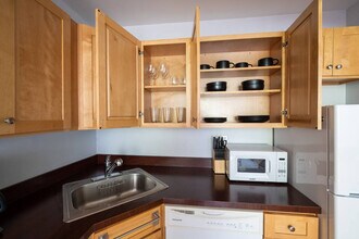 417 E 83rd St in New York, NY - Building Photo - Building Photo
