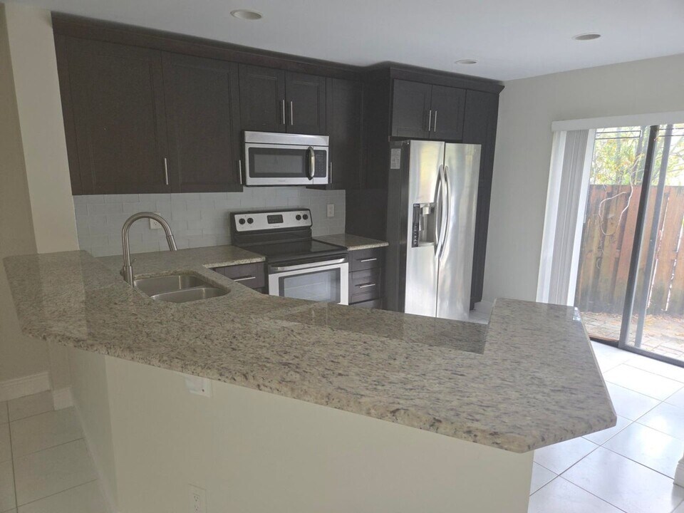 7890 Lago Del Mar Dr in Boca Raton, FL - Building Photo