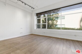 1130 Flower St in Los Angeles, CA - Building Photo - Building Photo