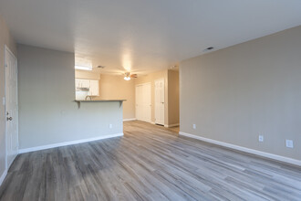 Sunset Ridge Apartments in Antelope, CA - Building Photo - Building Photo