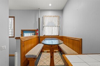 244-39 89th Ave in Queens, NY - Foto de edificio - Building Photo