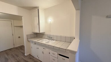 924 E Yosemite Ave in Madera, CA - Building Photo - Building Photo