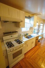 5814 Martin Luther King Jr Way in Oakland, CA - Foto de edificio - Building Photo