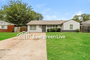 6015 Glenhurst Dr in Houston, TX - Building Photo