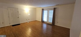 205 Hailey Ln in Strasburg, VA - Building Photo