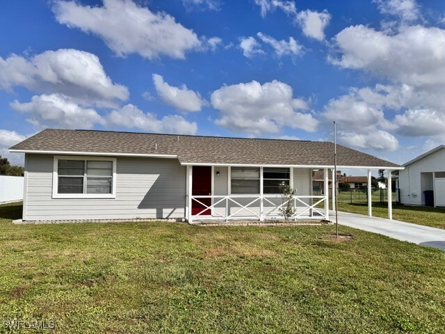 19369 Coraltree Ct in Lehigh Acres, FL - Foto de edificio